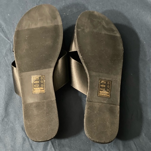 Black sandals with copper design size 9 - Picture 5 of 5